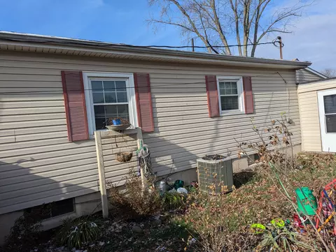 Exterior - 136 Hayward St, Circleville, OH 43113 photo 7 of 10