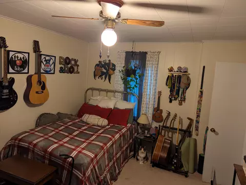 Bedroom - 136 Hayward St, Circleville, OH 43113 photo 5 of 7