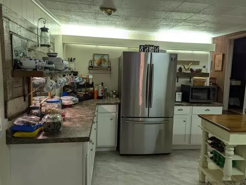 Kitchen - 136 Hayward St, Circleville, OH 43113 photo 6 of 6