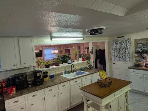 Kitchen - 136 Hayward St, Circleville, OH 43113 photo 2 of 6