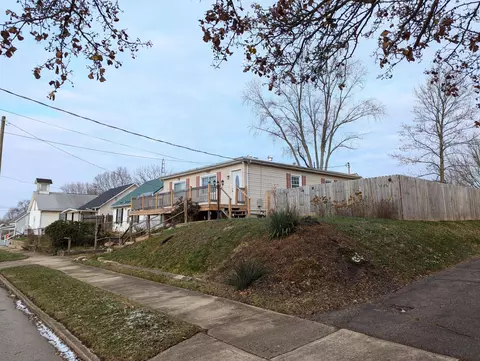 Exterior - 136 Hayward St, Circleville, OH 43113 photo 1 of 10