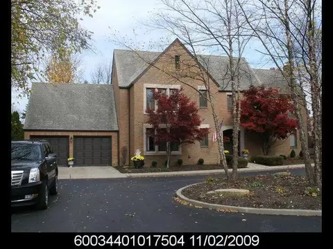 8736 Dunsinane Dr, Dublin, OH 43017
