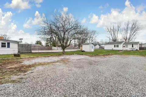 Exterior - 194 Nicholas Dr, Circleville, OH 43113 photo 5 of 6