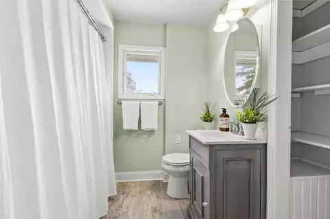 Bath - 1379 S 3rd St, Columbus, OH 43207 photo 1 of 1