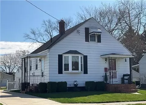 96 S 34th St, Newark, OH 43055