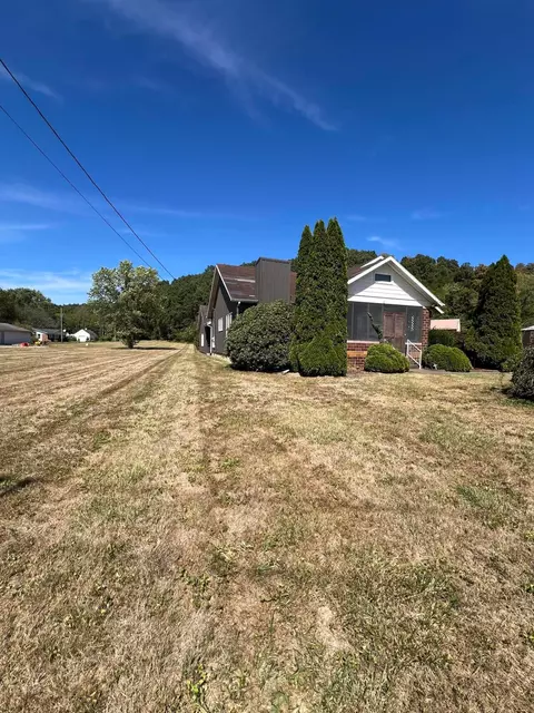 37056 Hocking Dr, Logan, OH 43138 photo 2