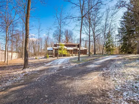 Exterior - 8432 Trails End Dr, Dublin, OH 43016 photo 7 of 22