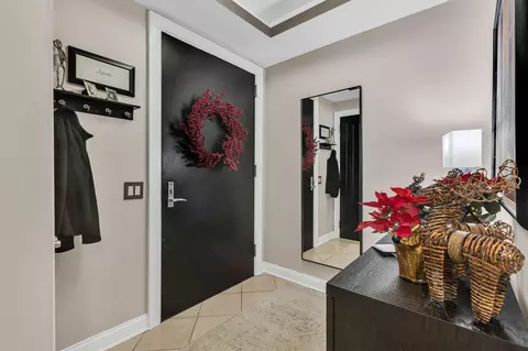1 Miranova Pl #2010, Columbus, OH 43215