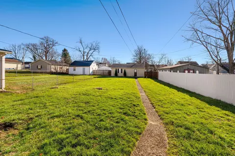 Exterior - 624 E 5th Ave, Lancaster, OH 43130 photo 6 of 13