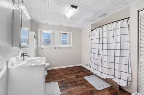 Bath - 624 E 5th Ave, Lancaster, OH 43130 photo 1 of 4
