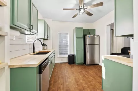 Kitchen - 624 E 5th Ave, Lancaster, OH 43130 photo 3 of 4