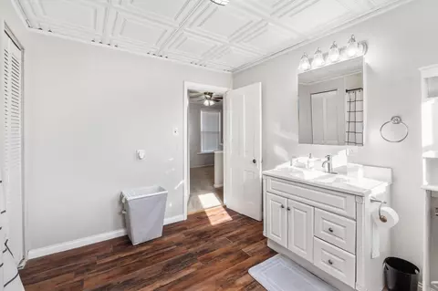 Bath - 624 E 5th Ave, Lancaster, OH 43130 photo 3 of 4