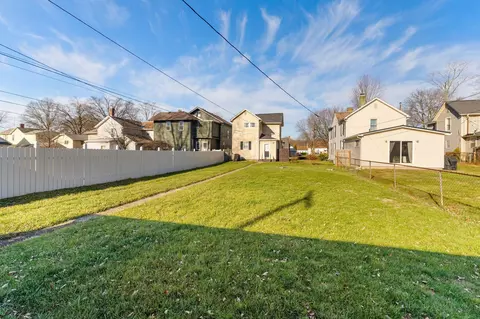 Exterior - 624 E 5th Ave, Lancaster, OH 43130 photo 10 of 13