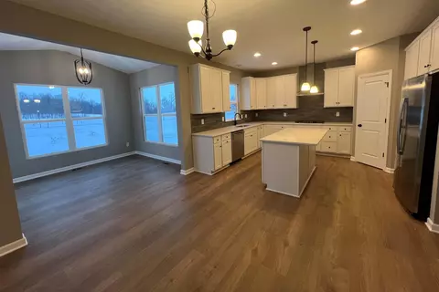213 Isleta Dr, Pataskala, OH 43062 photo 4