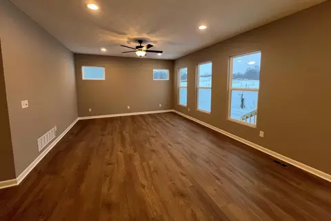 213 Isleta Dr, Pataskala, OH 43062 photo 3