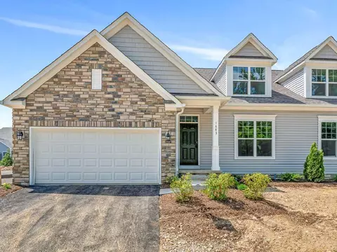 1689 Bookfield Ln, Grove City, OH 43123