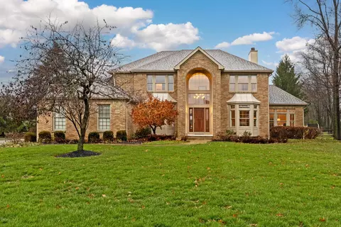 1516 Harrison Pond Dr, New Albany, OH 43054