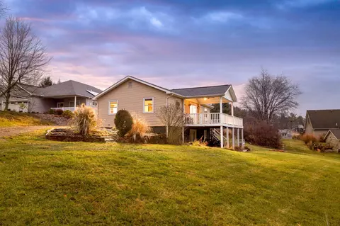 735 Winesap Cir, Howard, OH 43028