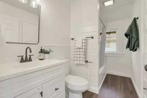 Bath - 167 E Hinman Ave, Columbus, OH 43207 photo 6 of 9
