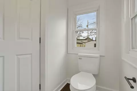Bath - 167 E Hinman Ave, Columbus, OH 43207 photo 4 of 9