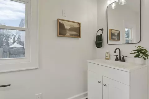 Bath - 167 E Hinman Ave, Columbus, OH 43207 photo 2 of 9