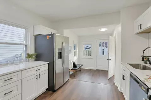 Entry Way - 167 E Hinman Ave, Columbus, OH 43207 photo 5 of 14