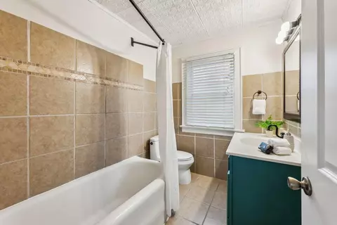 Bath - 215 E Weber Rd, Columbus, OH 43202 photo 1 of 2