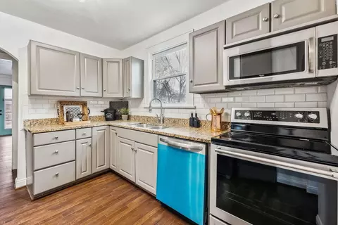 Kitchen - 215 E Weber Rd, Columbus, OH 43202 photo 2 of 2