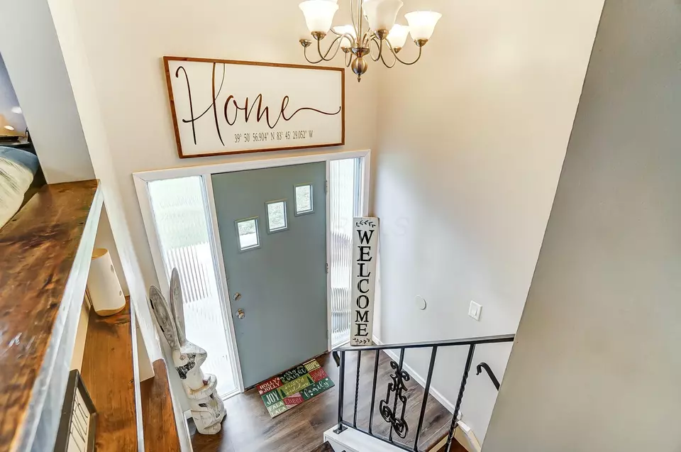 Entry Way - 3000 Old Springfield Rd, Springfield, OH 45502 photo 2 of 2
