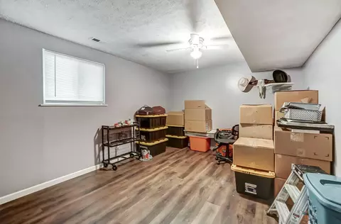 Bedroom - 3000 Old Springfield Rd, Springfield, OH 45502 photo 10 of 11