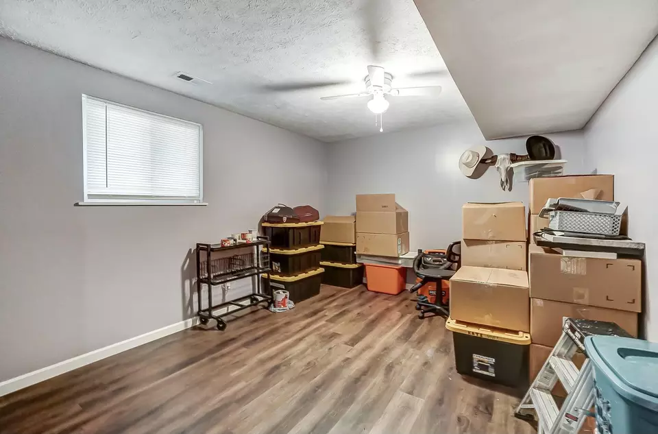 Bedroom - 3000 Old Springfield Rd, Springfield, OH 45502 photo 10 of 11