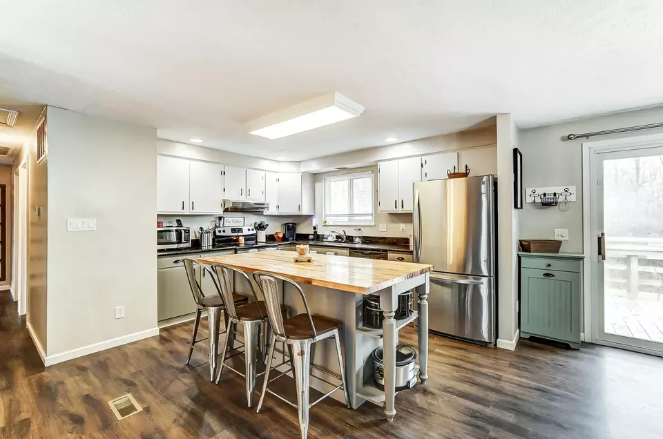 Kitchen - 3000 Old Springfield Rd, Springfield, OH 45502 photo 1 of 5