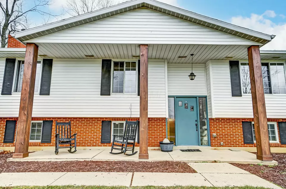 Exterior - 3000 Old Springfield Rd, Springfield, OH 45502 photo 4 of 19