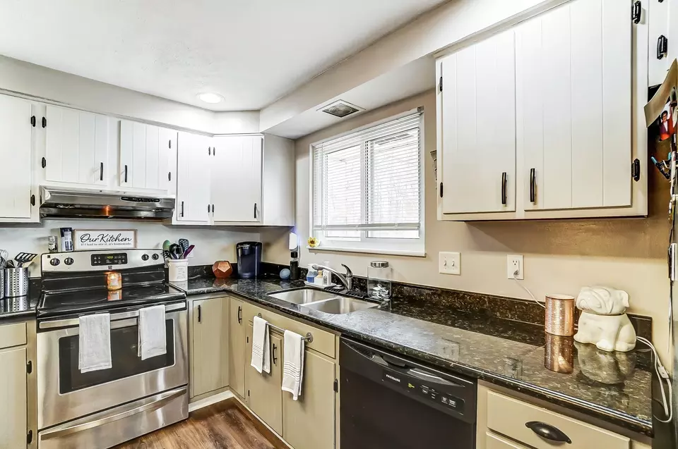 Kitchen - 3000 Old Springfield Rd, Springfield, OH 45502 photo 5 of 5