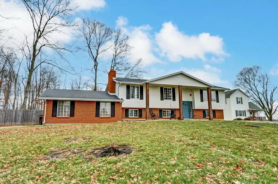 Exterior - 3000 Old Springfield Rd, Springfield, OH 45502 photo 3 of 19