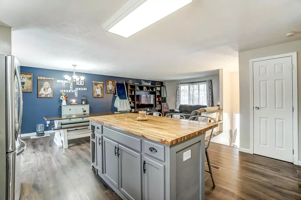 Kitchen - 3000 Old Springfield Rd, Springfield, OH 45502 photo 3 of 5