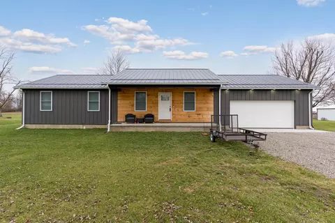 80 Biddle Blvd, Bloomingburg, OH 43106