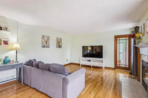 Living - 6613 Wynwright Dr, Dublin, OH 43016 photo 3 of 4