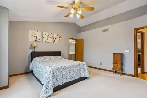 Bedroom - 6613 Wynwright Dr, Dublin, OH 43016 photo 2 of 7