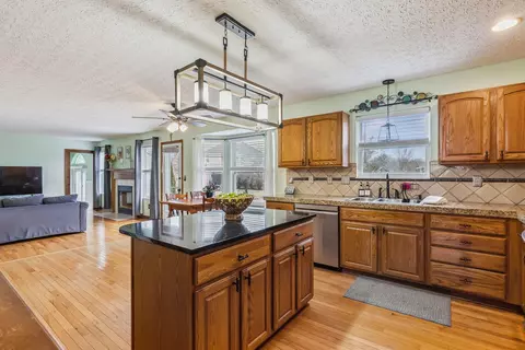 Kitchen - 6613 Wynwright Dr, Dublin, OH 43016 photo 3 of 3