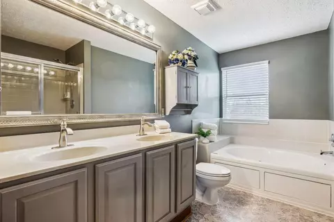 Bath - 6613 Wynwright Dr, Dublin, OH 43016 photo 3 of 5