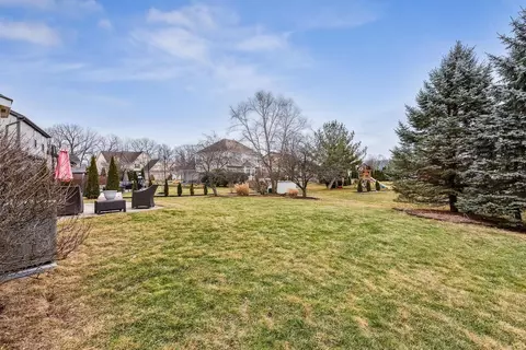 Exterior - 6613 Wynwright Dr, Dublin, OH 43016 photo 2 of 4