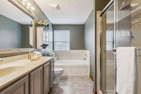 Bath - 6613 Wynwright Dr, Dublin, OH 43016 photo 2 of 5
