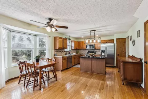 Kitchen - 6613 Wynwright Dr, Dublin, OH 43016 photo 2 of 3