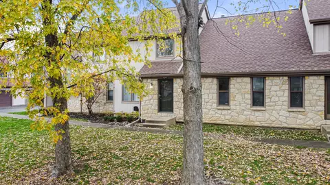 6347 Friars Green Ln #B, Columbus, OH 43213