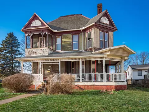 929 S Washington St, Circleville, OH 43113