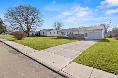 811 Crescent Dr, Urbana, OH 43078