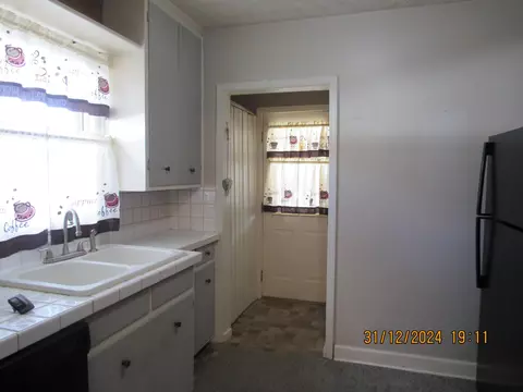936 S Pickaway St, Circleville, OH 43113 photo 4
