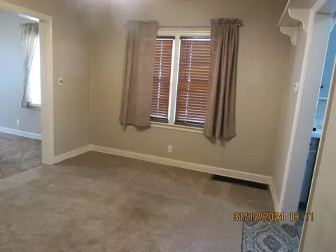 936 S Pickaway St, Circleville, OH 43113 photo 3