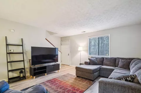 3226 Summertime Ct #9, Columbus, OH 43221
